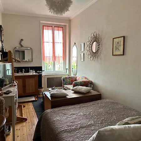 Quarto em Acomodações Particulares Maison De *