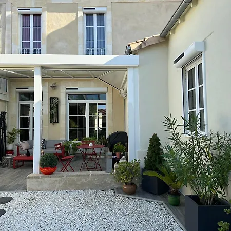 Maison De Quarto em Acomodações Particulares Saint-Jean-dʼAngély