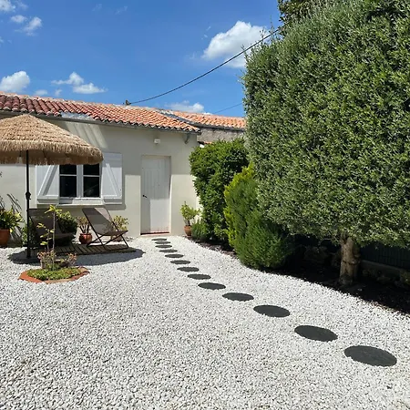 Maison De Δωμάτια σε οικογενειακή κατοικία Saint-Jean-dʼAngély