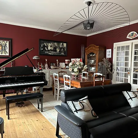 Maison De Saint-Jean-dʼAngély